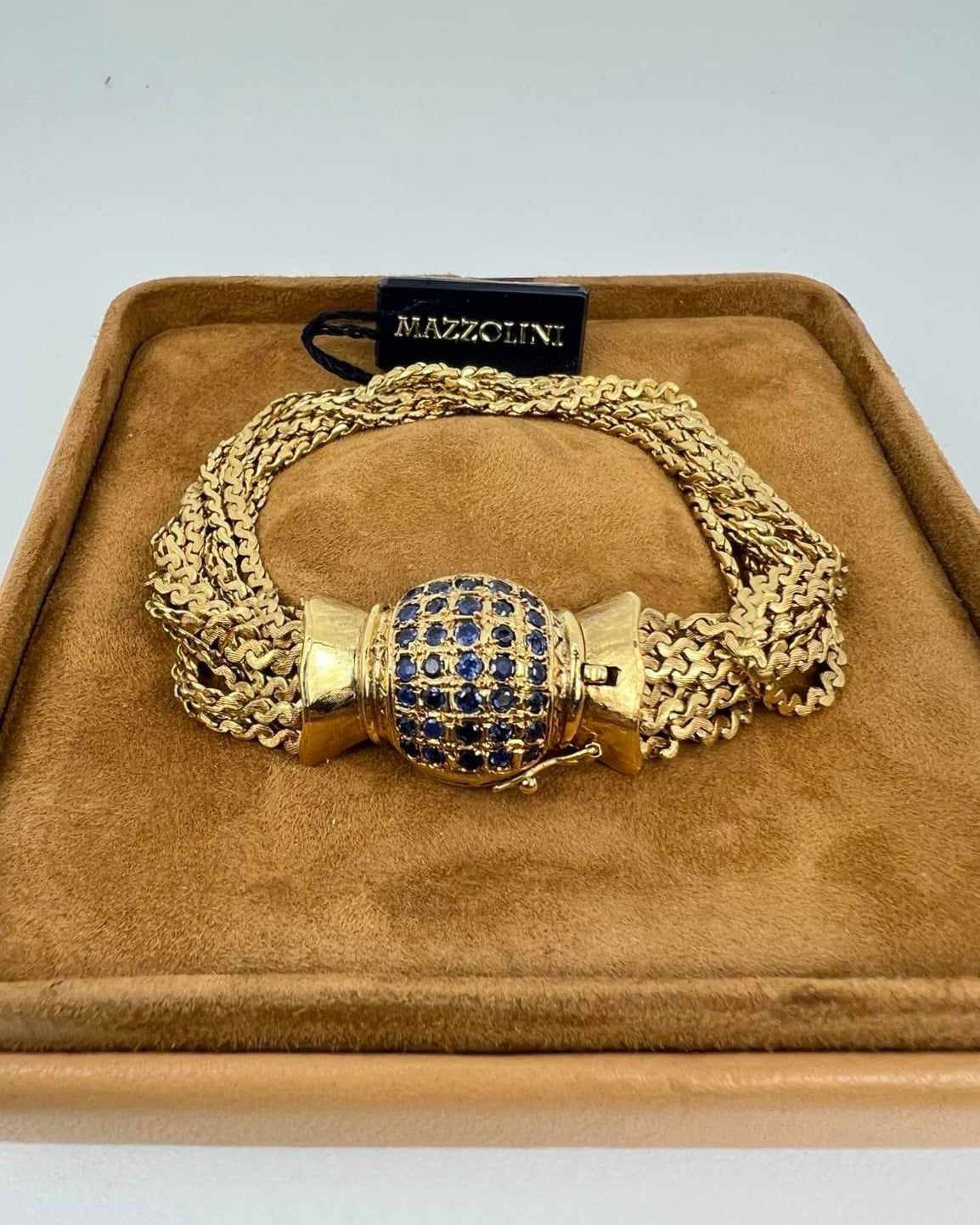 Bracciale in Oro 750/°°° a maglie, con pave’ di Zaffiri.
